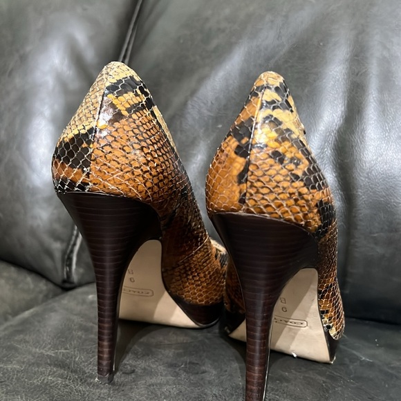 Coach Python Pumps Size 9 - Picture 11 of 12